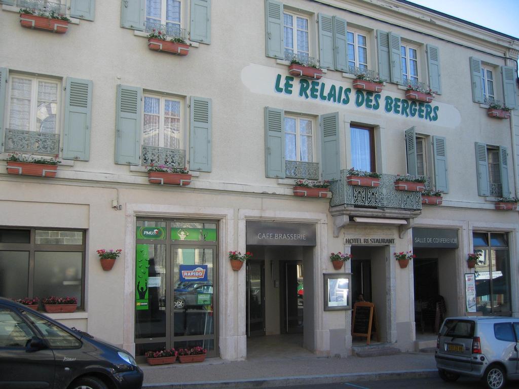 Le Relais Des Bergers Hotel Saint-Martin-en-Haut Exterior foto